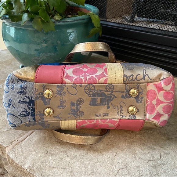 Coach Purse - AUTHENTIC - Picture 4 of 16